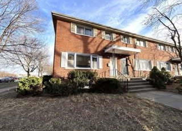 Property at 929 W North Ave Unit A, Villa Park, IL 60181, 3 beds, 1.5 baths