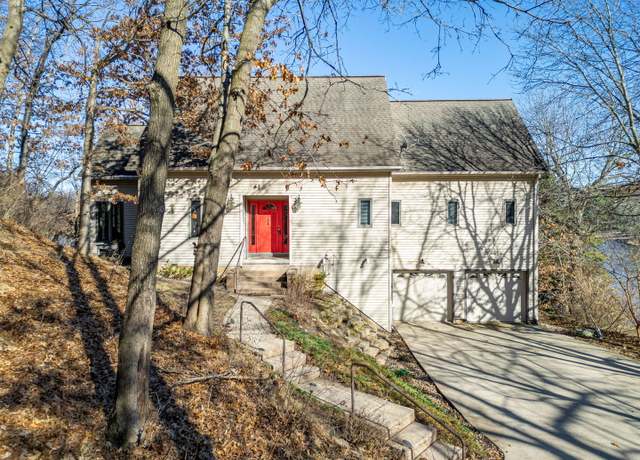 Property at 447 Sangamon Ln, Dixon, IL 61021, 3 beds, 3 baths