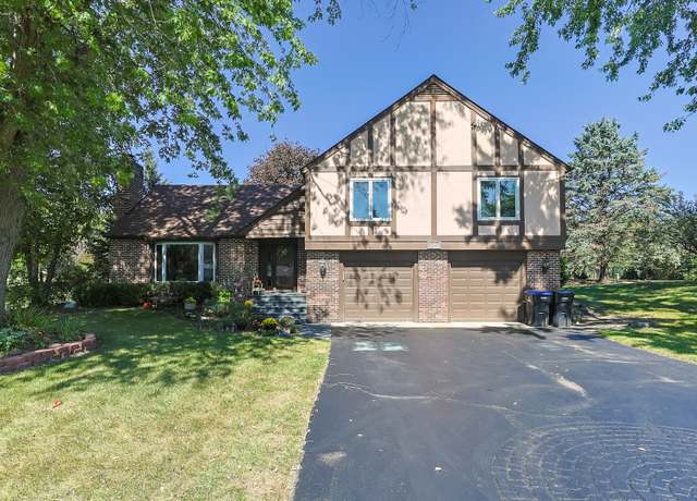Property at 1506 Arabian Spur, Mchenry, IL 60051, 5 beds, 2.5 baths