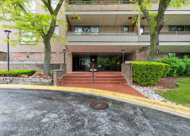 Property at 5 E Carriageway Dr #209, Hazel Crest, IL 60429, 2 beds, 2 baths
