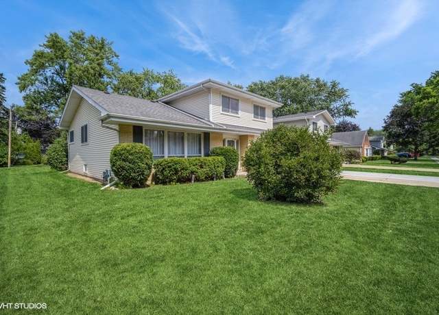 Property at 1922 E Hopi Ln, Mount Prospect, IL 60056, 3 beds, 2 baths