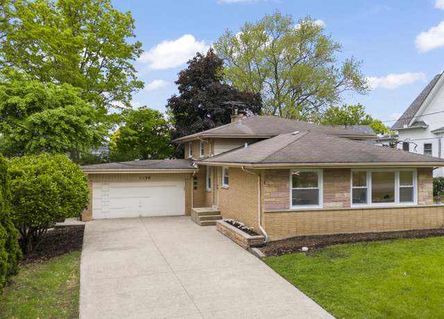 Property at 1134 N Dunton Ave, Arlington Heights, IL 60004, 3 beds, 2 baths