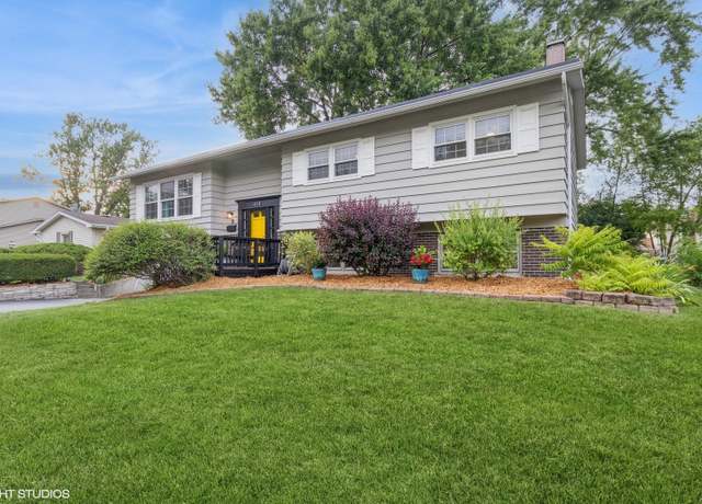 Property at 618 W Burr Oak Dr, Arlington Heights, IL 60004, 4 beds, 2.5 baths