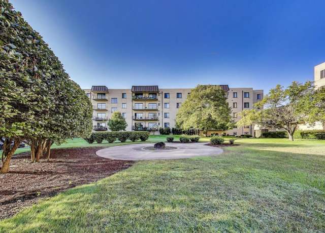 Property at 5840 W 104th St #209, Oak Lawn, IL 60453, 2 beds, 2 baths