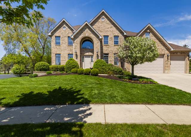 Property at 750 Tudor Ct, Sugar Grove, IL 60554, 4 beds, 4.5 baths