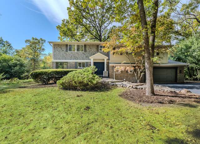 Property at 747 Oak Spring Ln, Libertyville, IL 60048, 4 beds, 4.5 baths