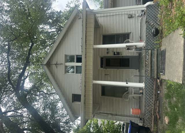 Property at 504 Union St, Bloomington, IL 61701, 2 beds, 2 baths