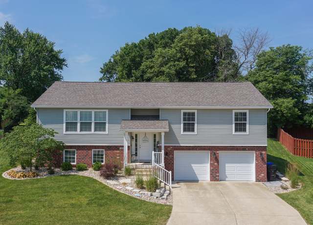 Property at 2608 Grey Fox Trl, Bloomington, IL 61705, 4 beds, 2.5 baths