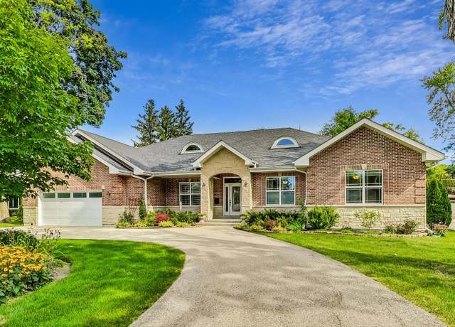 Property at 1106 W Wing St, Arlington Heights, IL 60005, 3 beds, 3.5 baths