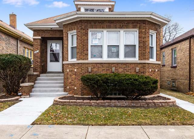 Property at 9953 S Peoria St, Chicago, IL 60643, 5 beds, 2 baths