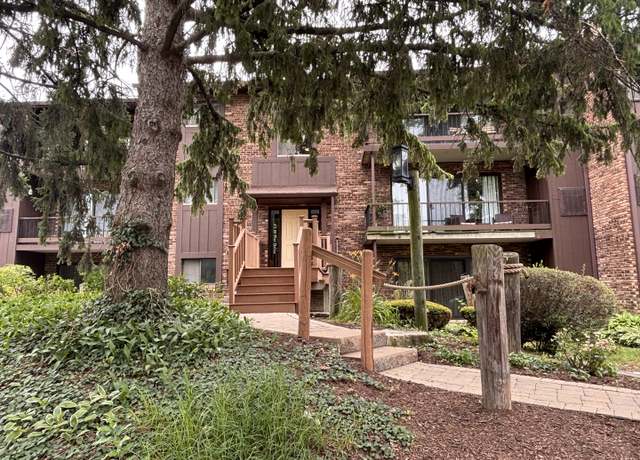 Property at 61 W Pier Dr #201, Westmont, IL 60559, 3 beds, 2 baths