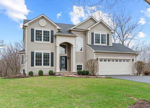 Property at 2789 Constitution Dr, Lindenhurst, IL 60046, 4 beds, 3.5 baths