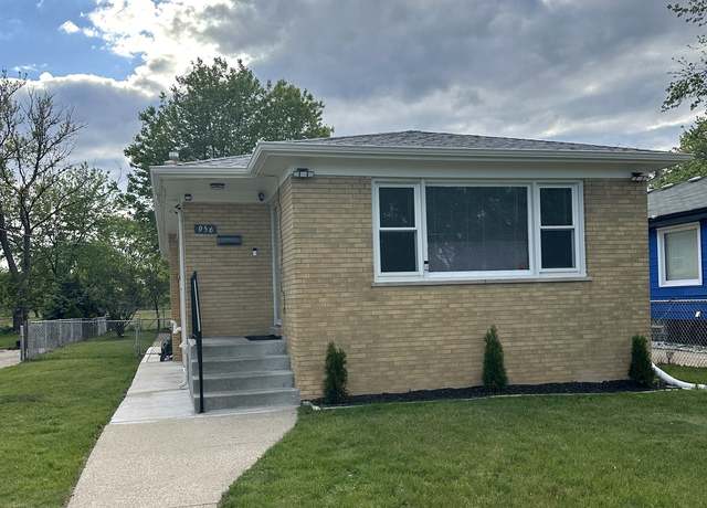 Property at 956 Greenbay Ave, Calumet City, IL 60409, 4 beds, 1 bath