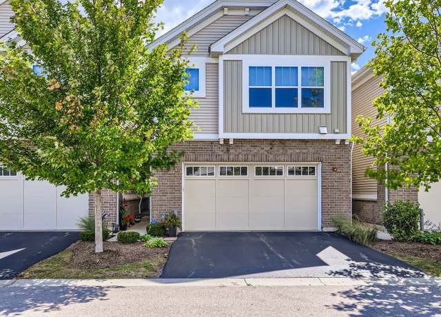 Property at 3222 N Heritage Ln, Arlington Heights, IL 60004, 3 beds, 3.5 baths