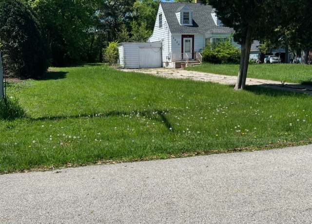 Property at 2020 N Chestnut Ave, Arlington Heights, IL 60004