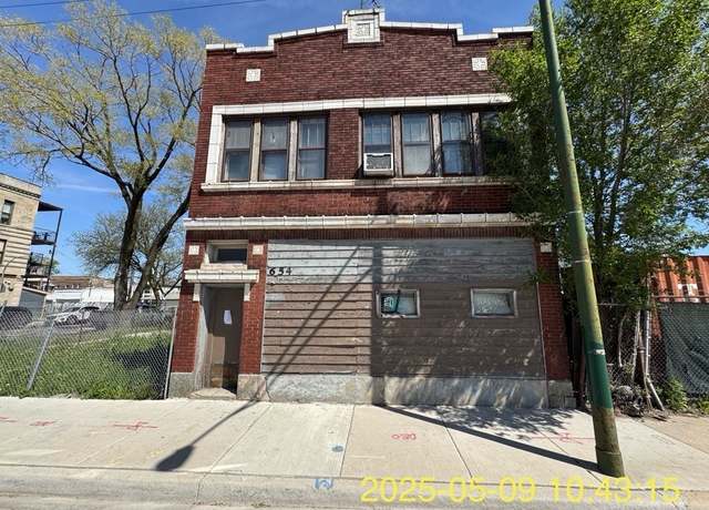 Property at 654 W 47th St, Chicago, IL 60609, 5 beds, 3 baths