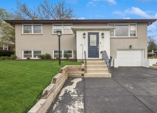 Property at 102 59th St, Willowbrook, IL 60527, 3 beds, 2.5 baths