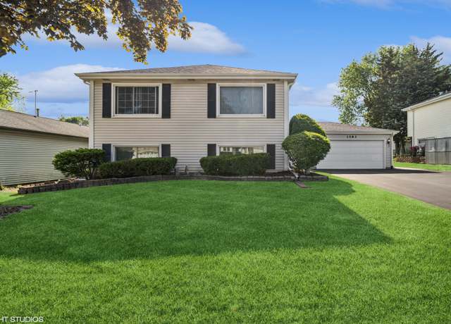 Property at 1583 Bayview Dr, Lake Zurich, IL 60047, 3 beds, 2.5 baths