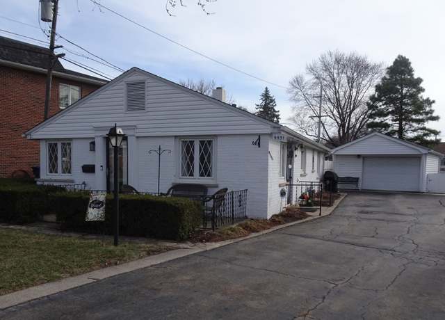 Property at 9931 S 52nd Ave, Oak Lawn, IL 60453, 2 beds, 1 bath