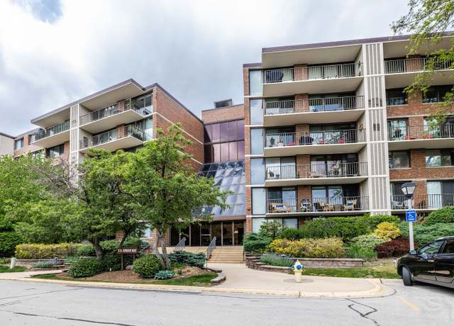 Property at 2 S Atrium Way #301, Elmhurst, IL 60126, 2 beds, 2 baths