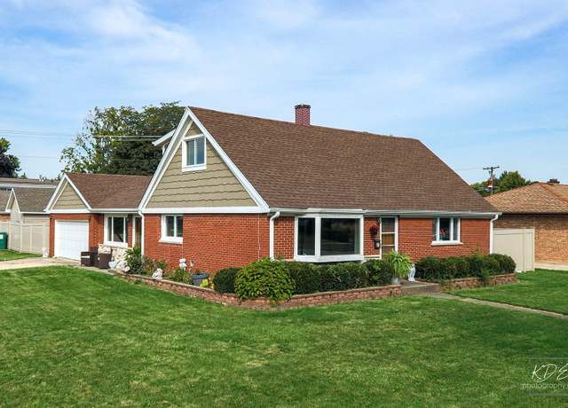 Property at 9236 Pembroke Ln, Bridgeview, IL 60455, 4 beds, 2.5 baths