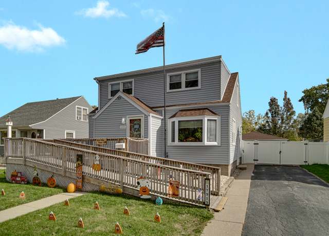 Property at 17915 Escanaba Ave, Lansing, IL 60438, 5 beds, 1.5 baths