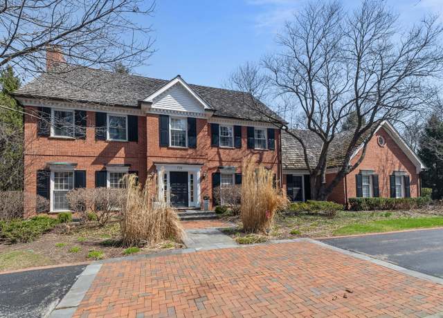Property at 720 Newcastle Dr, Lake Forest, IL 60045, 6 beds, 4.5 baths