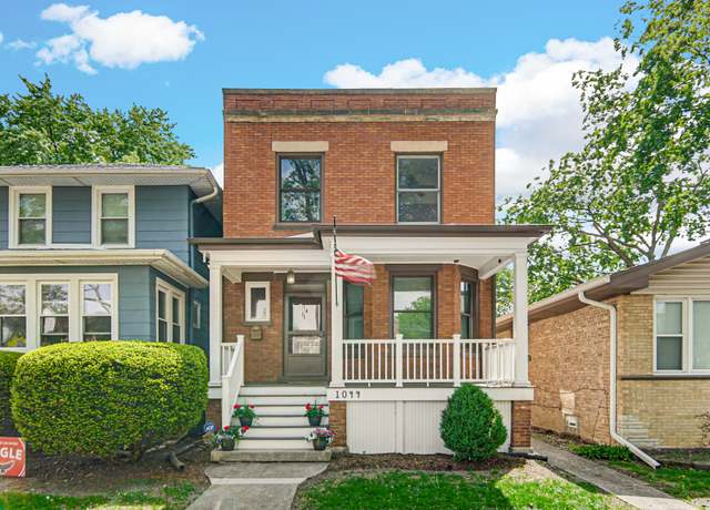 Property at 1044 S East Ave, Oak Park, IL 60304, 3 beds, 2.5 baths