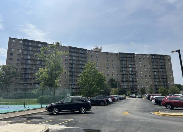 Property at 6340 Americana Dr #622, Willowbrook, IL 60527, 2 beds, 2 baths