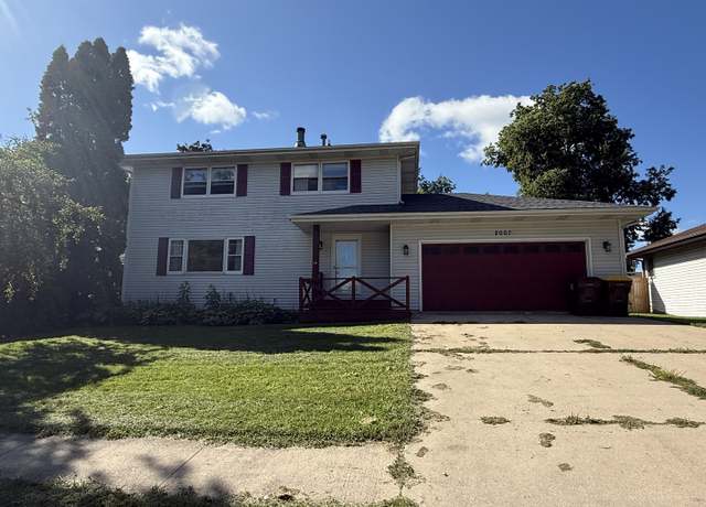 Property at 2007 Winchester Dr, Freeport, IL 61032, 3 beds, 2.5 baths