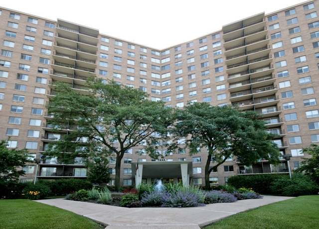 Property at 7033 N Kedzie Ave #301, Chicago, IL 60645, 3 beds, 2 baths