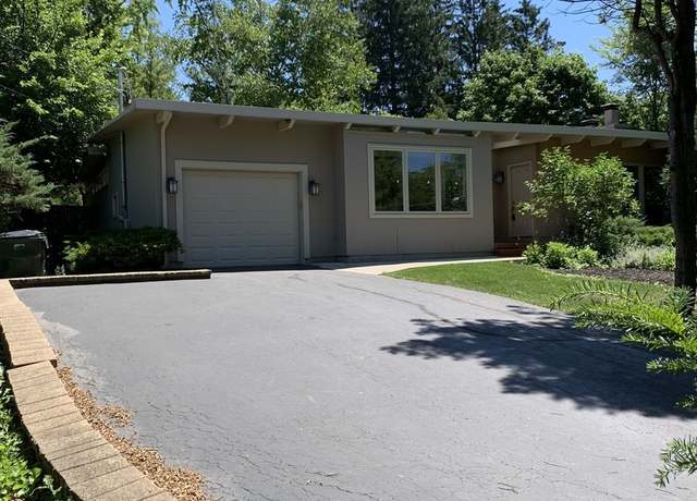 Property at 743 Dundee Ave, Barrington, IL 60010, 4 beds, 3 baths