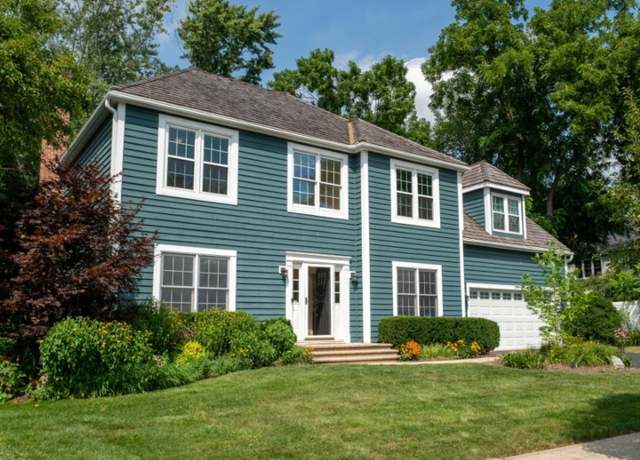 Property at 662 Waterbury Ave, Gurnee, IL 60031, 5 beds, 3.5 baths