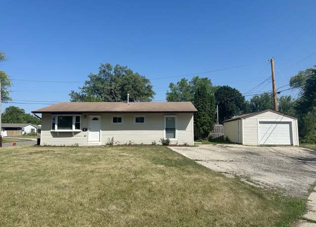Property at 7 Austin Ave, Carpentersville, IL 60110, 3 beds, 1 bath