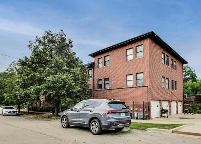 Property at 1431 W 108th St Unit C, Chicago, IL 60643, 3 beds, 2 baths