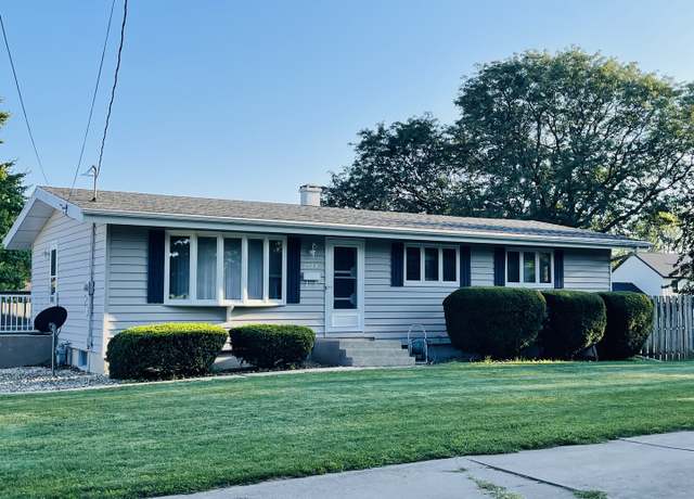 Property at 1524 Chambers Ave, Peru, IL 61354, 3 beds, 2 baths
