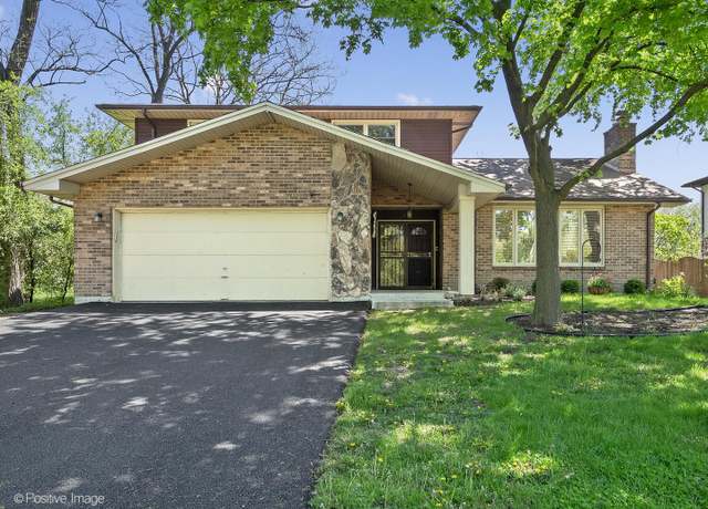 Property at 5721 Vial Pkwy, La Grange Highlands, IL 60525, 3 beds, 2.5 baths