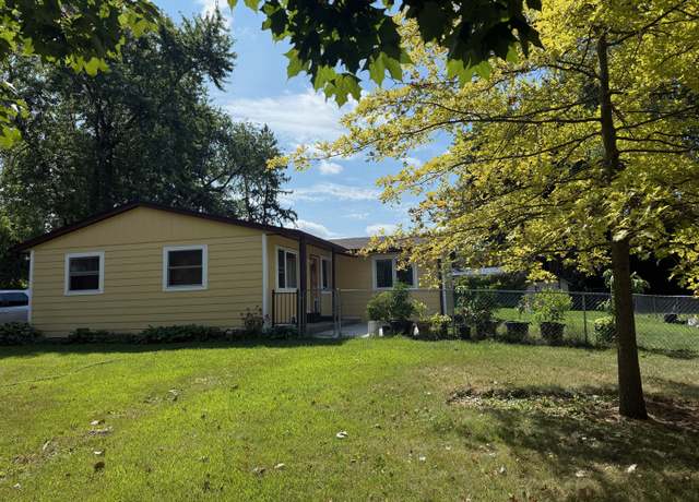 Property at 18727 W Highfield Dr, Gurnee, IL 60031, 4 beds, 1.5 baths