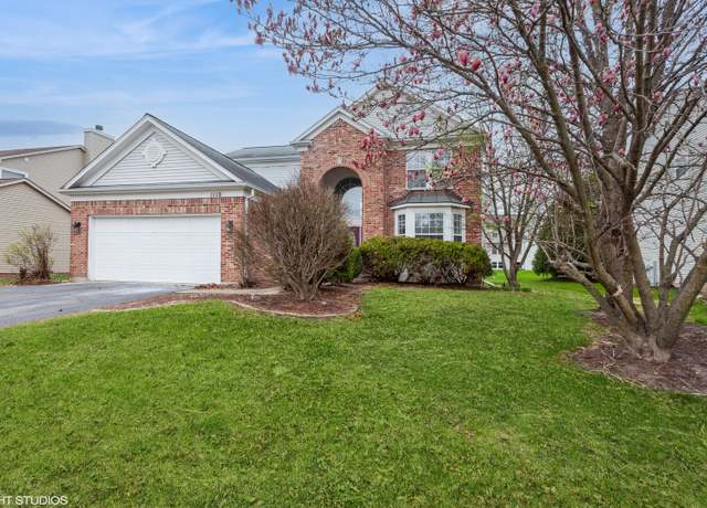 Property at 1110 Oakhill Dr, Aurora, IL 60502, 4 beds, 2.5 baths