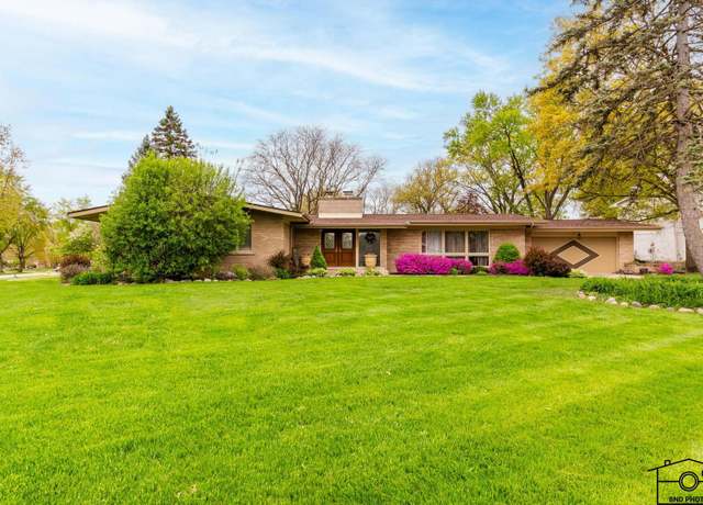 Property at 2312 Robertson Ln, Flossmoor, IL 60422, 4 beds, 2 baths