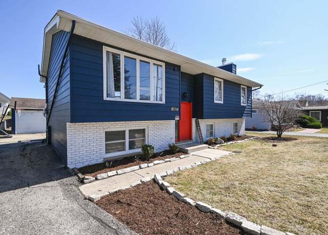 Property at 107 Bridgewood Dr, Antioch, IL 60002, 4 beds, 2 baths