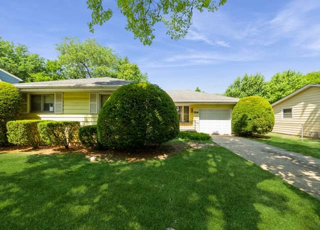 Property at 184 Kathleen Dr, Elgin, IL 60123, 3 beds, 1.5 baths