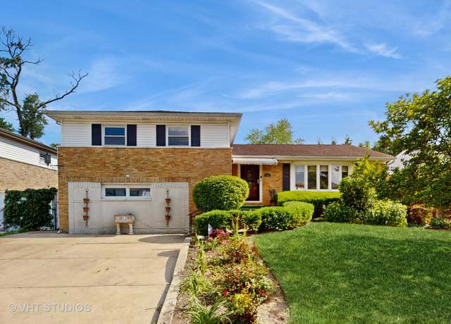 Property at 270 Concord Dr, Melrose Park, IL 60160, 3 beds, 2.5 baths