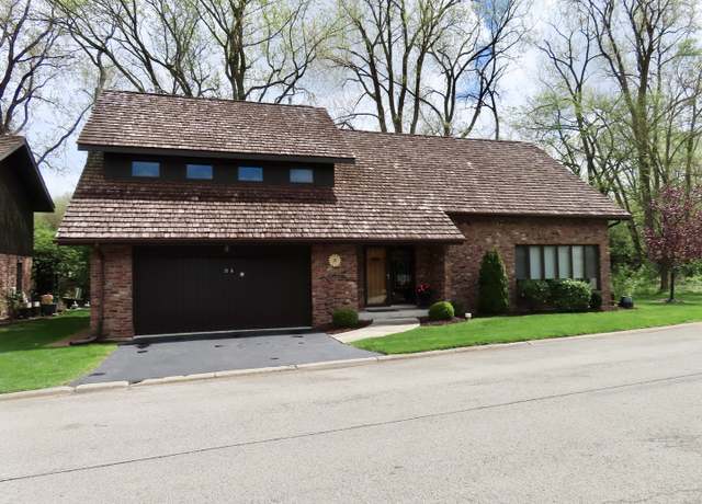 Property at 31a Lucas Dr, Palos Hills, IL 60465, 3 beds, 2.5 baths