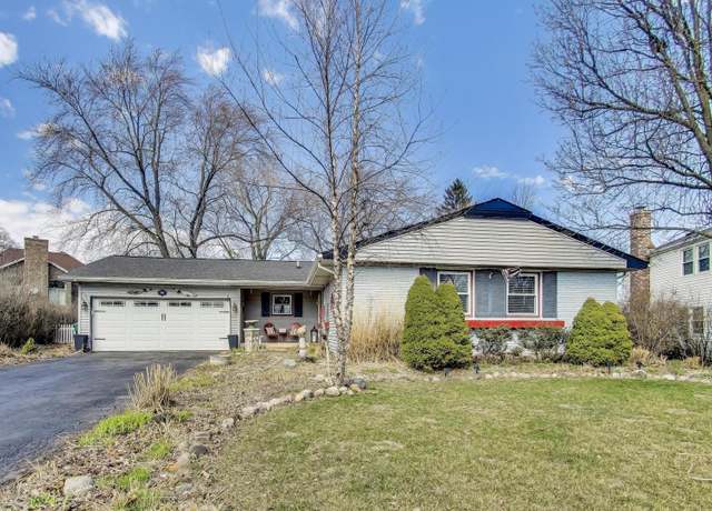 Property at 810 Woodhollow Ln, Buffalo Grove, IL 60089, 3 beds, 2 baths
