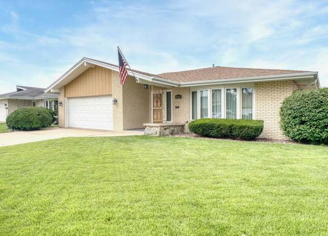 Property at 10004 Parke Ave, Oak Lawn, IL 60453, 3 beds, 2 baths