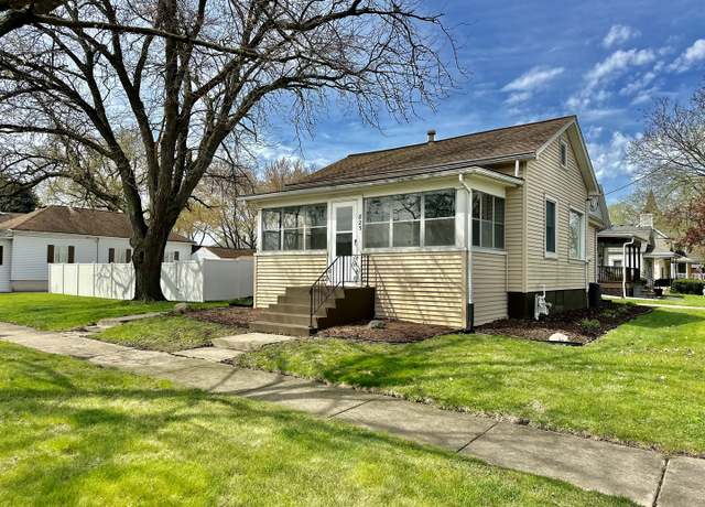 Property at 823 Poplar St, Ottawa, IL 61350, 3 beds, 1 bath
