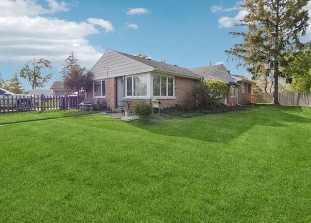 Property at 2104 S River Rd, Des Plaines, IL 60018, 4 beds, 2.5 baths