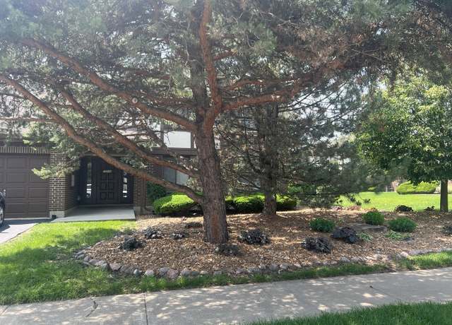 Property at 18040 Royal Oak Ct #2, Tinley Park, IL 60477, 3 beds, 2 baths