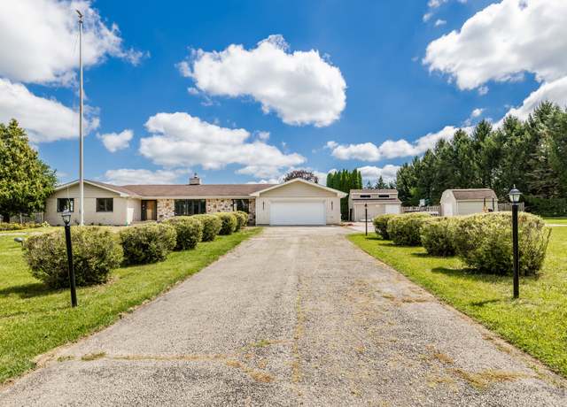 Property at 704 N Rose Farm Rd, Woodstock, IL 60098, 5 beds, 4 baths